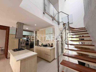 Casa de 3 alcobas en venta en San Lucas, Medellín, 220 m² · foto 3 de 20