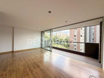 Apartamento de 3 alcobas en arriendo en Los Balsos El Poblado, Medellín, 94 m² · foto 2 de 20