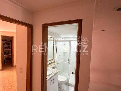 Apartamento de 3 alcobas en venta en Laureles, Medellín, 157 m² · foto 15 de 20