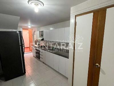 Apartamento de 3 alcobas en venta en Laureles, Medellín, 157 m² · foto 2 de 20
