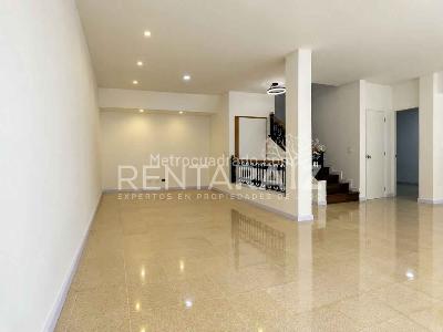 Casa de 3 alcobas en arriendo en El Tesoro, Medellín, 210 m² · foto 4 de 20