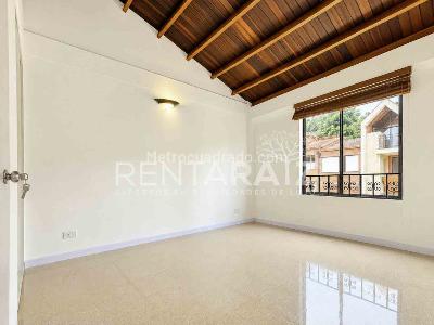 Casa de 3 alcobas en arriendo en El Tesoro, Medellín, 210 m² · foto 12 de 20