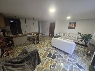 Apartamento de 3 alcobas en venta en Laureles, Medellín, 95 m² · foto 2 de 13
