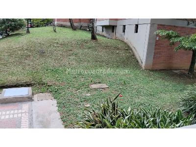 Apartamento de 3 alcobas en venta en Loma De Los Bernal, Medellín, 118 m² · foto 15 de 20