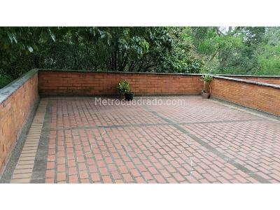 Apartamento de 3 alcobas en venta en Loma De Los Bernal, Medellín, 118 m² · foto 19 de 20