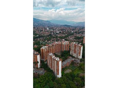 Apartamento de 2 alcobas en venta en Loma De Los Bernal, Medellín, 66 m² · foto 3 de 13