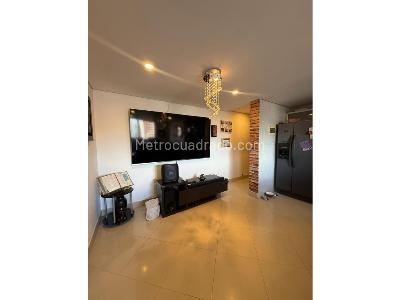 Apartamento de 2 alcobas en venta en Loma De Los Bernal, Medellín, 66 m² · foto 4 de 13