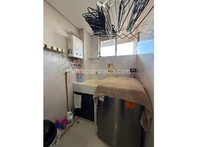 Apartamento de 2 alcobas en venta en Loma De Los Bernal, Medellín, 66 m² · foto 6 de 13