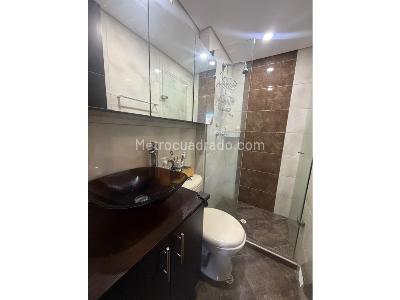 Apartamento de 2 alcobas en venta en Loma De Los Bernal, Medellín, 66 m² · foto 7 de 13
