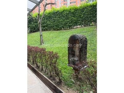 Apartamento de 2 alcobas en venta en Loma De Los Bernal, Medellín, 66 m² · foto 12 de 13