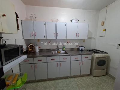 Casa de 5 alcobas en venta en La America, Medellín, 200 m² · foto 5 de 20