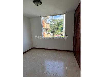 Apartamento en venta en La Almeria, Medellín · foto 2 de 6
