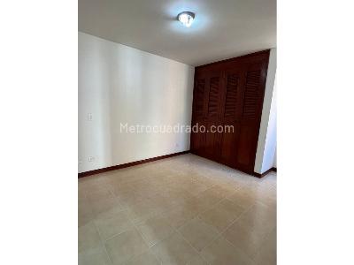 Apartamento en venta en La Almeria, Medellín · foto 3 de 6