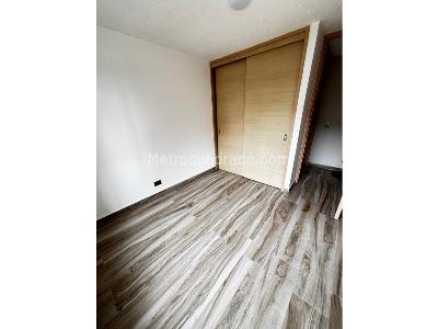 Apartamento de 3 alcobas en venta en Loma De Los Bernal, Medellín, 80 m² · foto 10 de 17