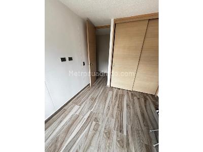 Apartamento de 3 alcobas en venta en Loma De Los Bernal, Medellín, 80 m² · foto 14 de 17