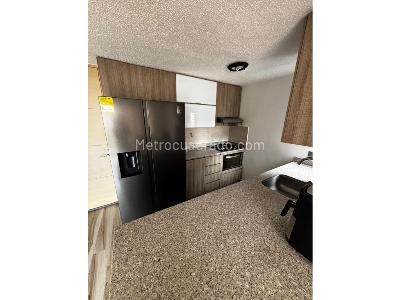 Apartamento de 3 alcobas en venta en Loma De Los Bernal, Medellín, 80 m² · foto 3 de 17