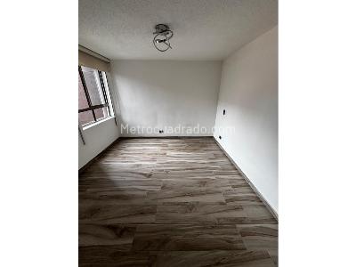 Apartamento de 3 alcobas en venta en Loma De Los Bernal, Medellín, 80 m² · foto 5 de 17