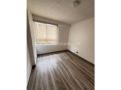 Apartamento de 3 alcobas en venta en Loma De Los Bernal, Medellín, 80 m² · foto 6 de 17