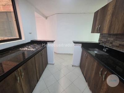 Apartamento de 3 alcobas en arriendo en Cabañas, Bello, 80 m² · foto 3 de 16