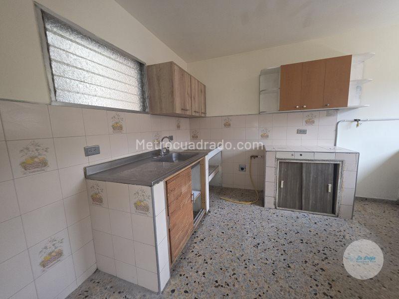 4BR House with Terrace in Las Brisas, Medellín