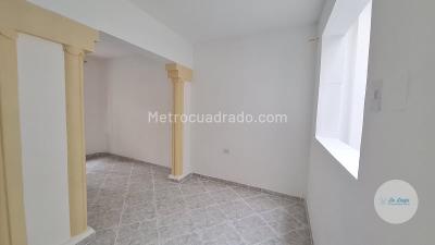 Casa de 5 alcobas en arriendo en La America, Medellín, 268 m² · foto 2 de 18
