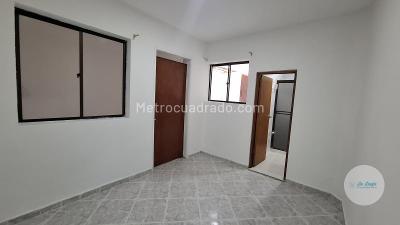 Casa de 5 alcobas en arriendo en La America, Medellín, 268 m² · foto 13 de 18