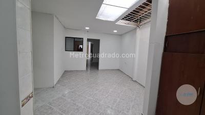Casa de 5 alcobas en arriendo en La America, Medellín, 268 m² · foto 16 de 18