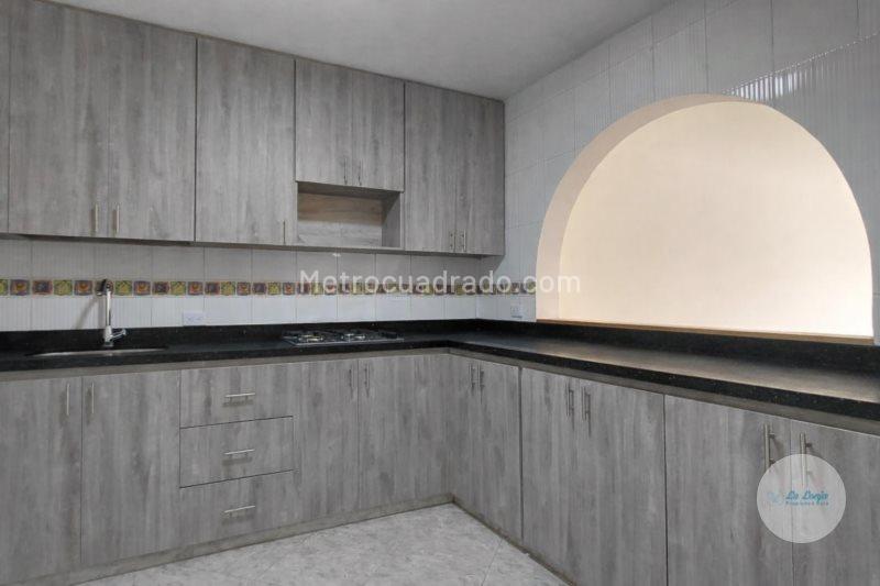 4BR Apartment on 2nd Floor in El Carmelo (No Garage) - 2