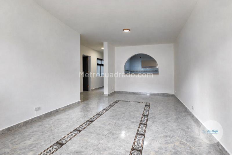 4BR Apartment on 2nd Floor in El Carmelo (No Garage) - 3