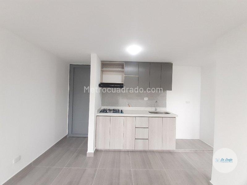 Cozy 2BR Apartment on Ground Floor in Serramonte, Bello - 2