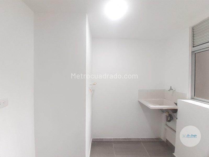 Cozy 2BR Apartment on Ground Floor in Serramonte, Bello - 4