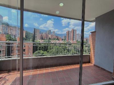 Apartamento de 3 alcobas en venta en El Poblado Castropol, Medellín, 81 m² · foto 3 de 20