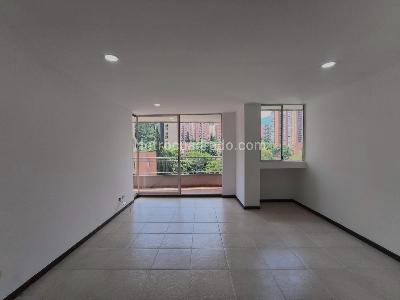 Apartamento de 3 alcobas en venta en El Poblado Castropol, Medellín, 81 m² · foto 4 de 20