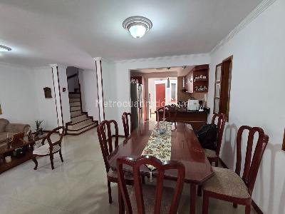 Casa de 2 alcobas en venta en Ciudad Jardin, Cali, 195 m² · foto 2 de 14