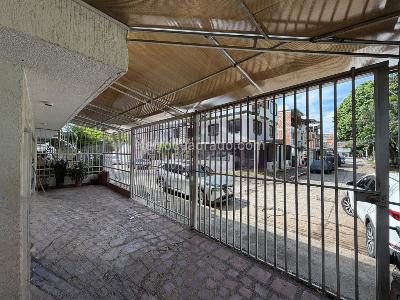 Casa de 5 alcobas en venta en Villa Del Sur, Cali, 245 m² · foto 2 de 17