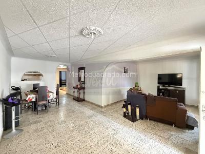 Casa de 5 alcobas en venta en Villa Del Sur, Cali, 245 m² · foto 3 de 17