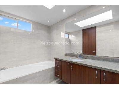Casa de 4 alcobas en venta en Gratamira Campestre, Bogotá, 178 m² · foto 8 de 17