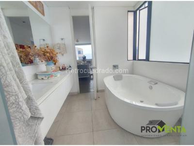 Apartamento de 3 alcobas en venta en Los Balsos, Medellín, 330 m² · foto 15 de 17