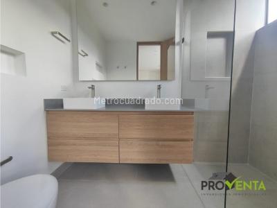 Apartamento de 3 alcobas en venta en Loma De Las Brujas, Envigado, 189 m² · foto 13 de 20