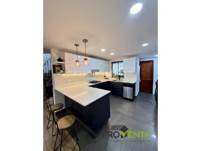 Casa de 3 alcobas en venta en Loma La Sebastiana, Envigado, 212 m² · foto 12 de 20