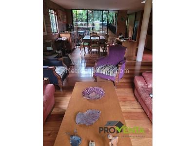 Casa de 4 alcobas en venta en Loma De Las Brujas, Envigado, 200 m² · foto 3 de 12
