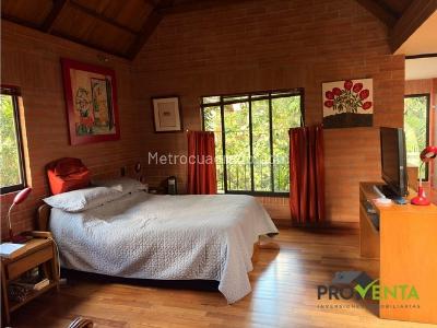 Casa de 4 alcobas en venta en Loma De Las Brujas, Envigado, 200 m² · foto 11 de 12