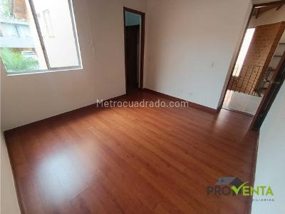 Casa de 5 alcobas en venta en Loma La Sebastiana, Envigado, 380 m² · foto 13 de 20