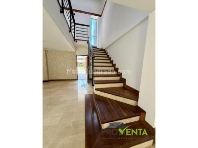 Casa de 3 alcobas en venta en Tv Intermedia, Envigado, 203 m² · foto 9 de 18
