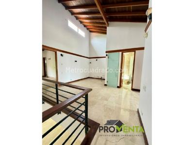 Casa de 3 alcobas en venta en Tv Intermedia, Envigado, 203 m² · foto 10 de 18