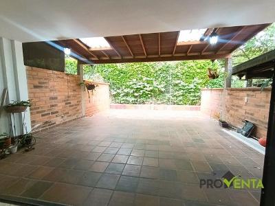 Casa de 4 alcobas en venta en Las Brujas, Envigado, 187 m² · foto 2 de 20
