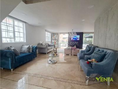 Casa de 5 alcobas en venta en El Tesoro, Medellín, 370 m² · foto 3 de 17