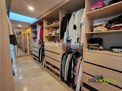 Casa de 5 alcobas en venta en El Tesoro, Medellín, 370 m² · foto 9 de 17