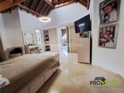Casa de 5 alcobas en venta en El Tesoro, Medellín, 370 m² · foto 16 de 17