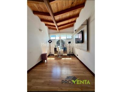 Casa de 3 alcobas en venta en Tv Intermedia, Envigado, 193 m² · foto 3 de 10